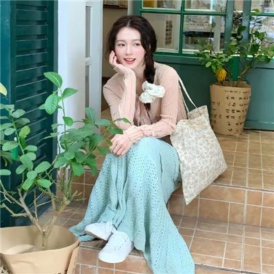 戴红头巾的女孩